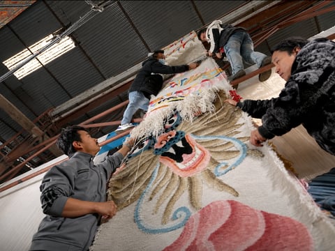 The wool, silk and resistance of Nepal's carpets